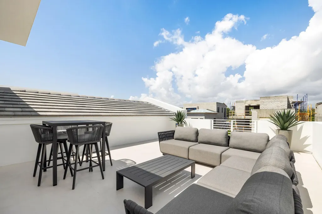 812 Palm Trail Delray Beach FL 33483