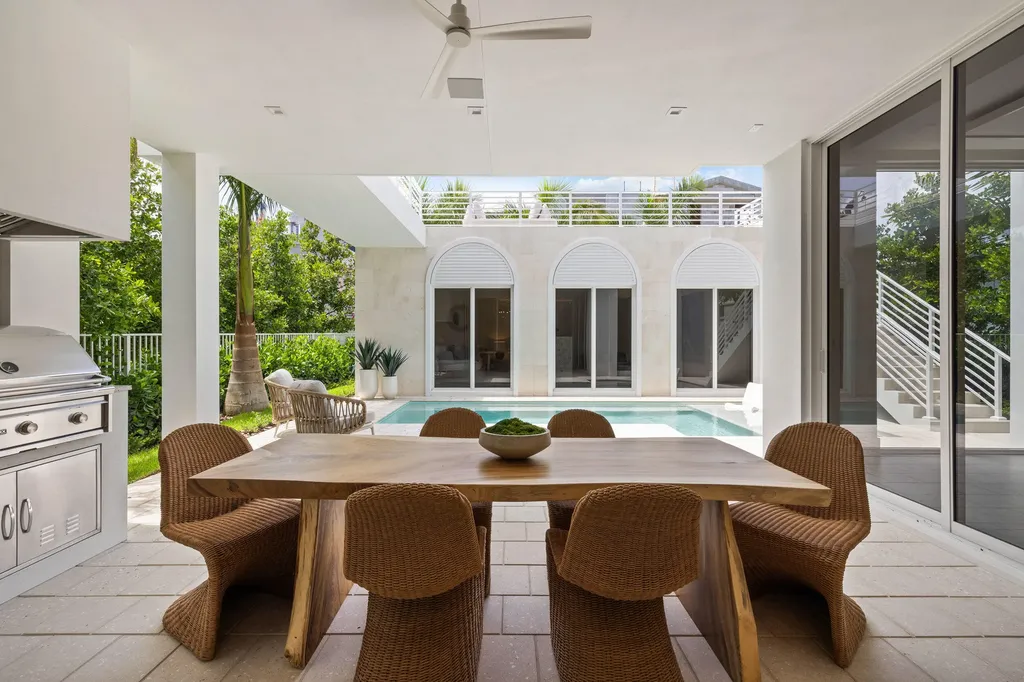 812 Palm Trail Delray Beach FL 33483