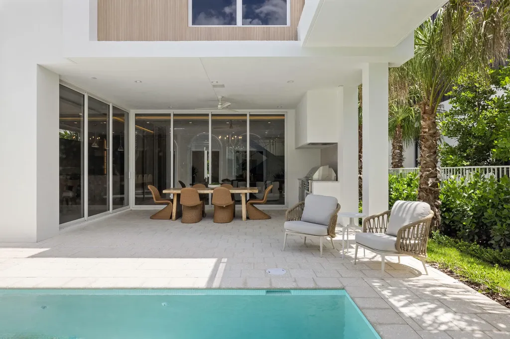 812 Palm Trail Delray Beach FL 33483