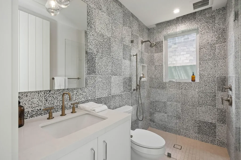 812 Palm Trail Delray Beach FL 33483