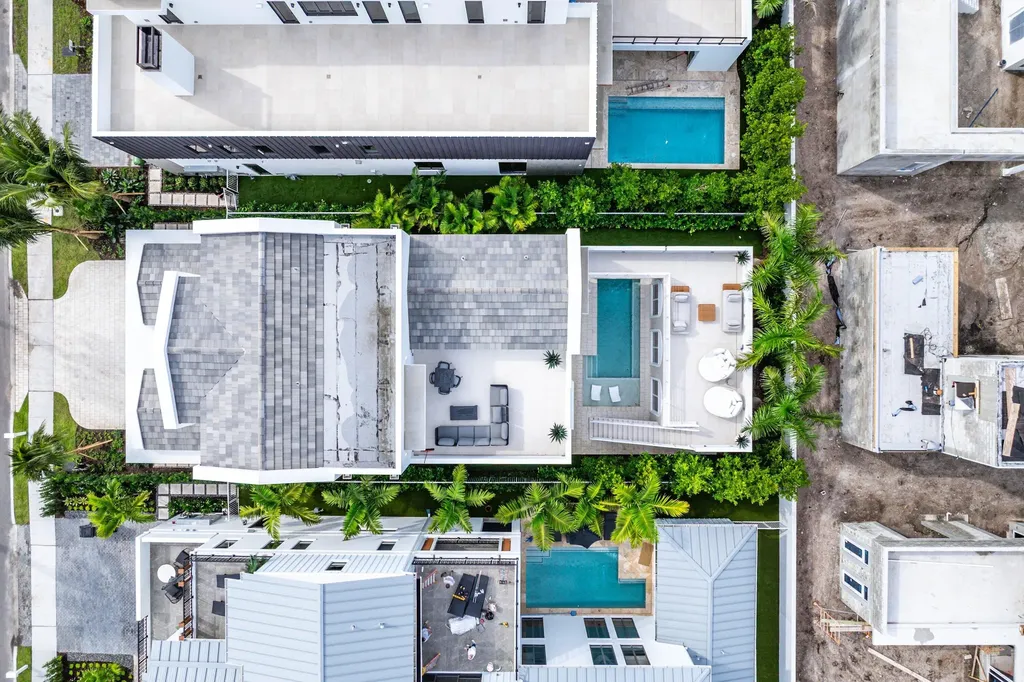 812 Palm Trail Delray Beach FL 33483