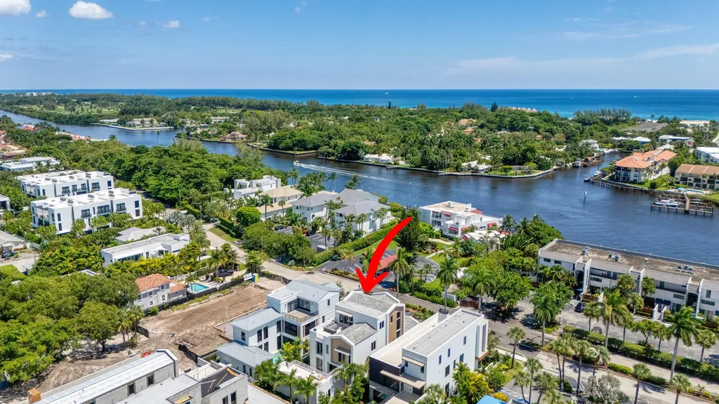 812 Palm Trail Delray Beach FL 33483