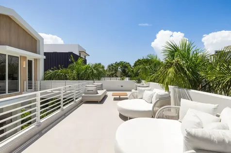 812 Palm Trail Delray Beach FL 33483
