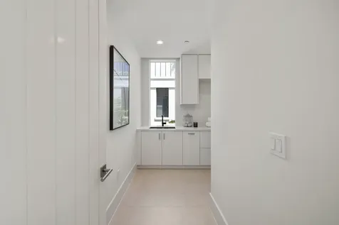 812 Palm Trail Delray Beach FL 33483