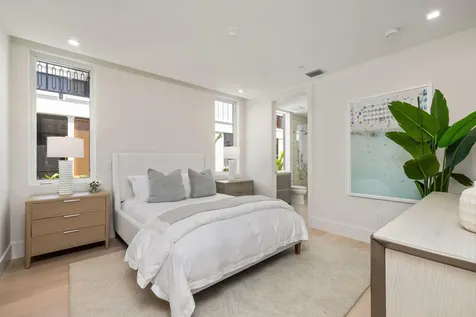 812 Palm Trail Delray Beach FL 33483