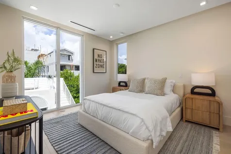 812 Palm Trail Delray Beach FL 33483