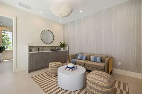 812 Palm Trail Delray Beach FL 33483