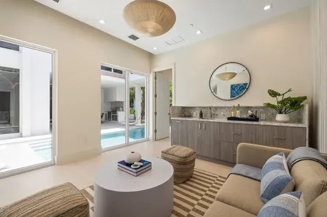 812 Palm Trail Delray Beach FL 33483