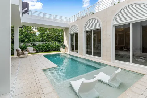 812 Palm Trail Delray Beach FL 33483