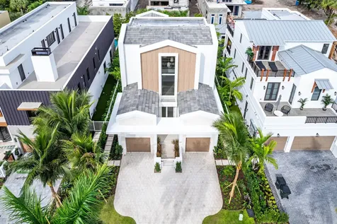 812 Palm Trail Delray Beach FL 33483
