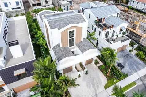 812 Palm Trail Delray Beach FL 33483