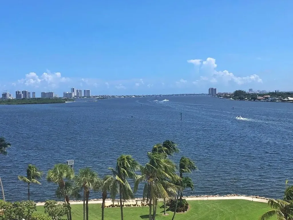115 Lakeshore Drive North Palm Beach FL 33408