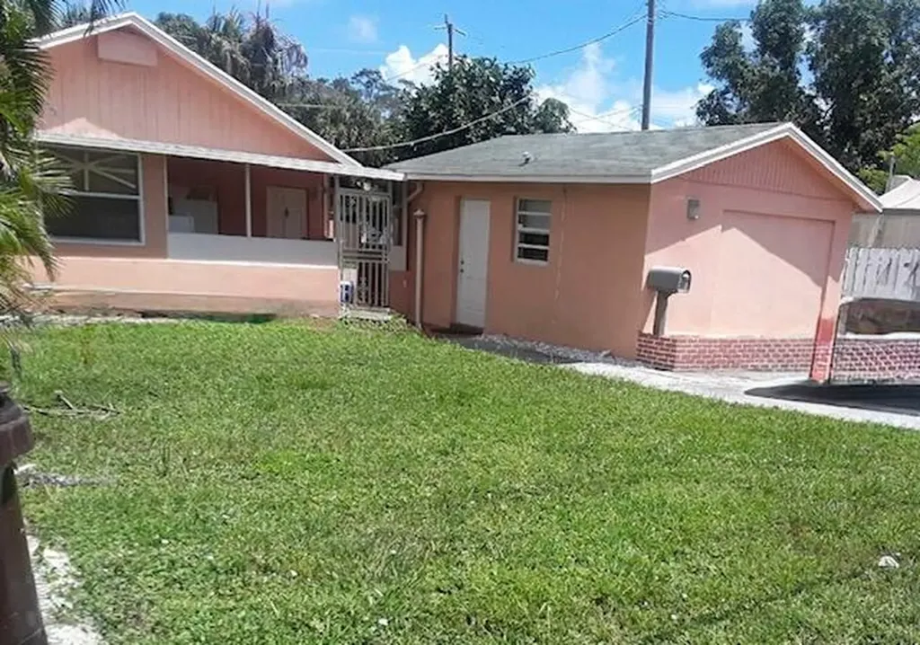 1017 W Lakewood Road West Palm Beach FL 33405