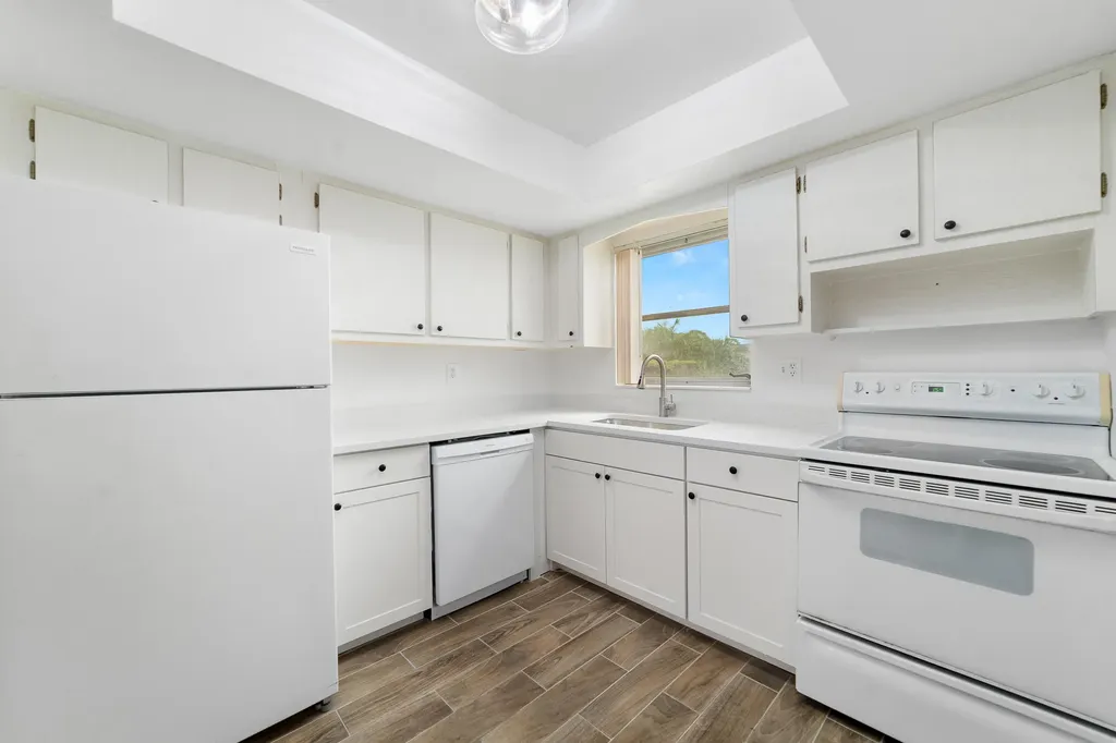 2567 Dudley Drive W West Palm Beach FL 33415