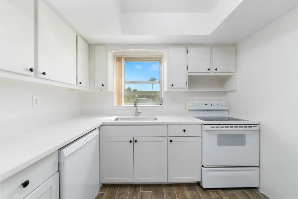 2567 Dudley Drive W West Palm Beach FL 33415