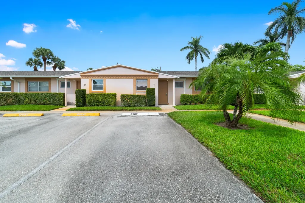 2567 Dudley Drive W West Palm Beach FL 33415