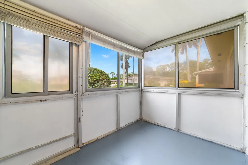 2567 Dudley Drive W West Palm Beach FL 33415