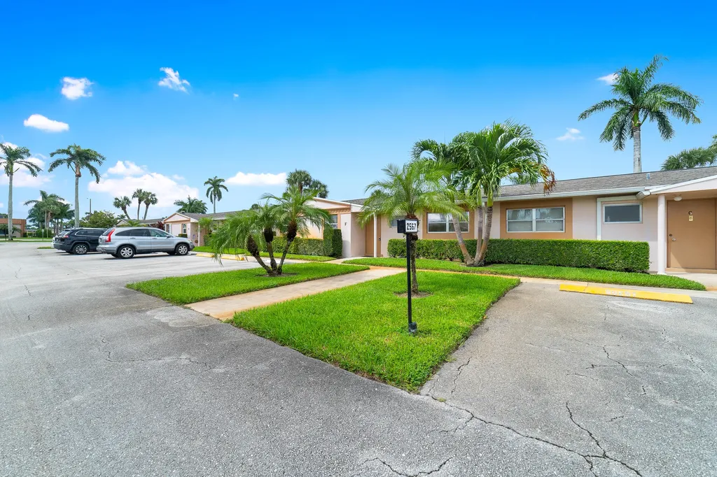 2567 Dudley Drive W West Palm Beach FL 33415