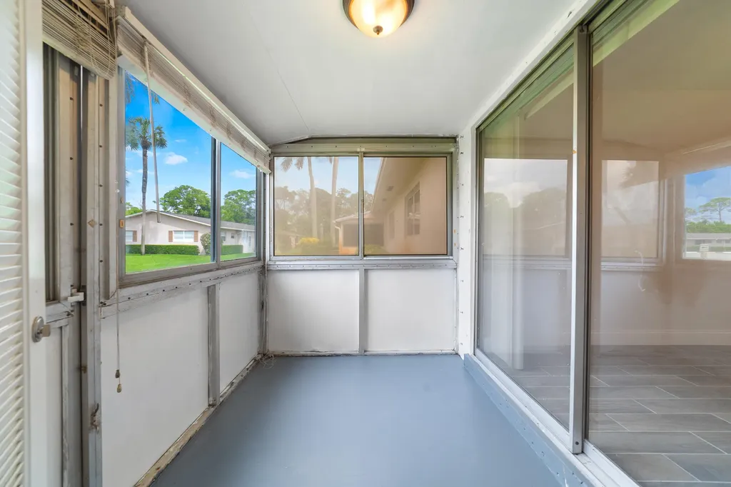 2567 Dudley Drive W West Palm Beach FL 33415