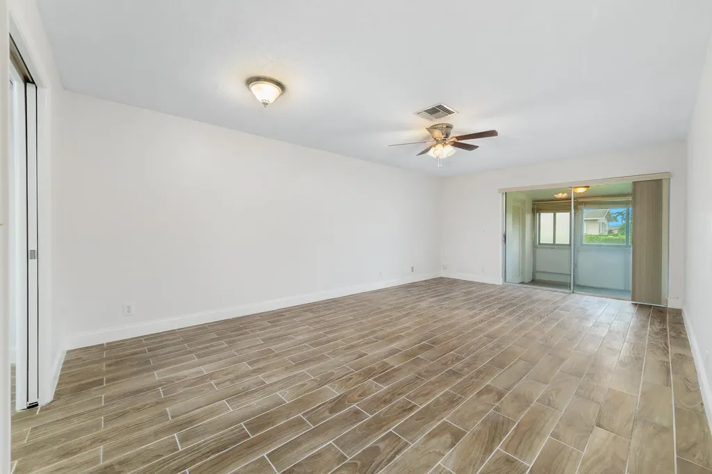 2567 Dudley Drive W West Palm Beach FL 33415