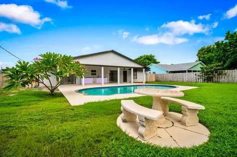 431 SE Volkerts Terrace Port St Lucie FL 34983