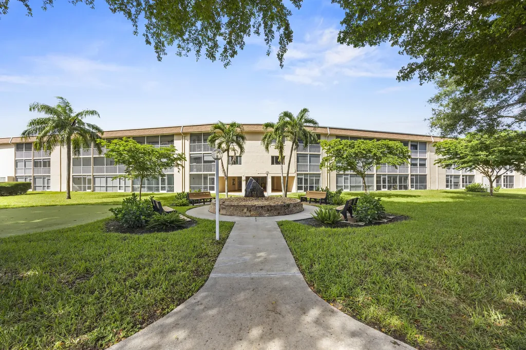 200 Village Green Circle E Palm Springs FL 33461