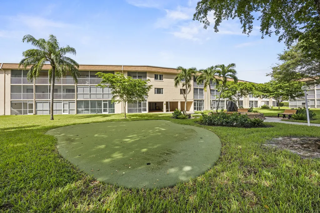 200 Village Green Circle E Palm Springs FL 33461