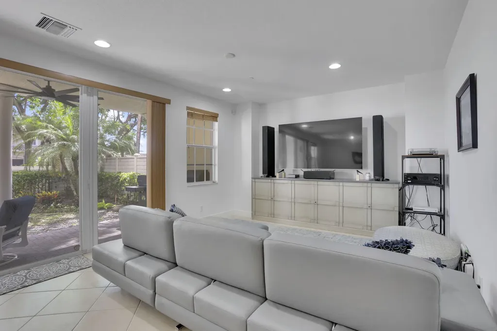 5660 NE Trieste Way Boca Raton FL 33487