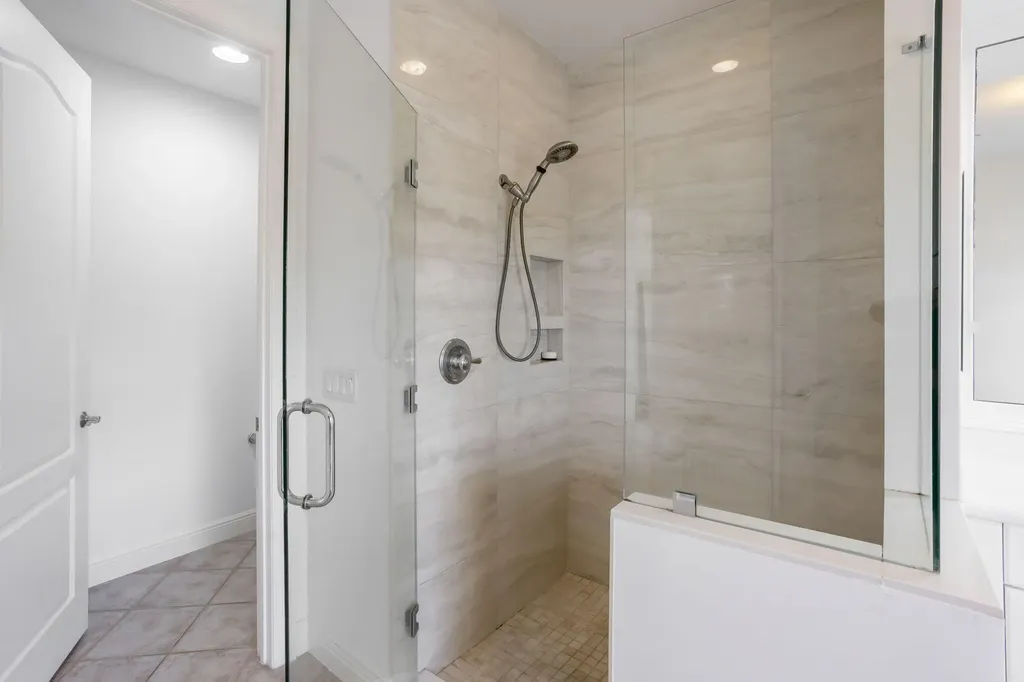 5660 NE Trieste Way Boca Raton FL 33487