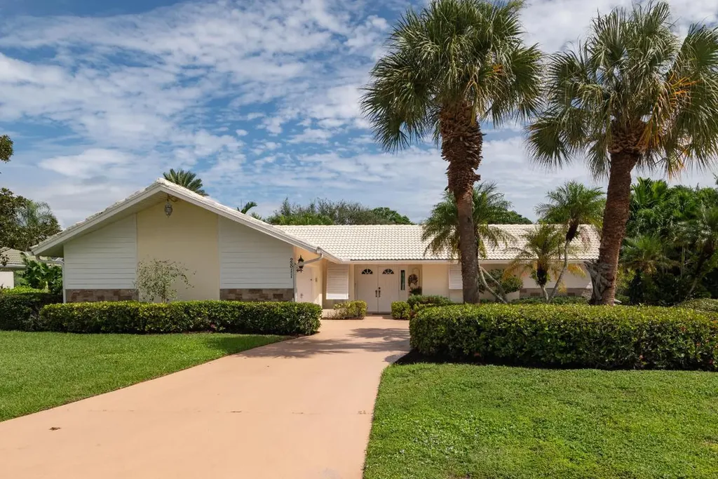 2811 SE Fairway W Stuart FL 34997