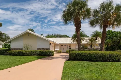 2811 SE Fairway W Stuart FL 34997