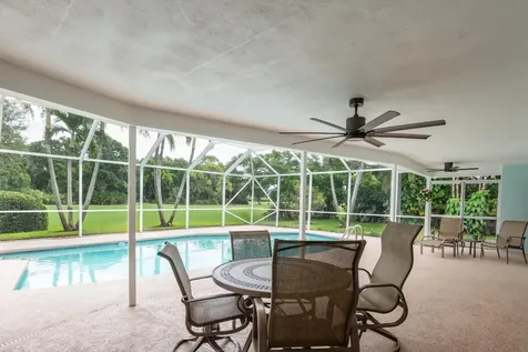 2811 SE Fairway W Stuart FL 34997