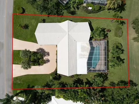 2811 SE Fairway W Stuart FL 34997