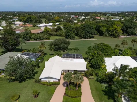 2811 SE Fairway W Stuart FL 34997