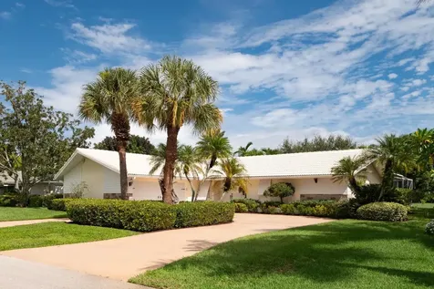 2811 SE Fairway W Stuart FL 34997