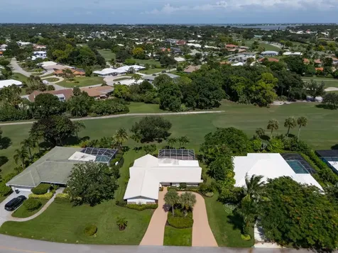 2811 SE Fairway W Stuart FL 34997