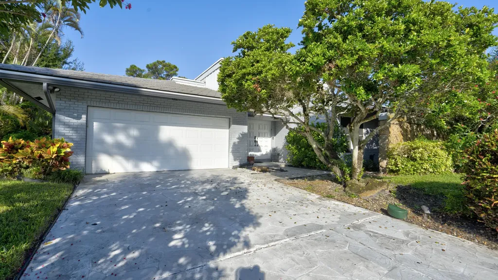 634 W Lakewoode Circle Delray Beach FL 33445