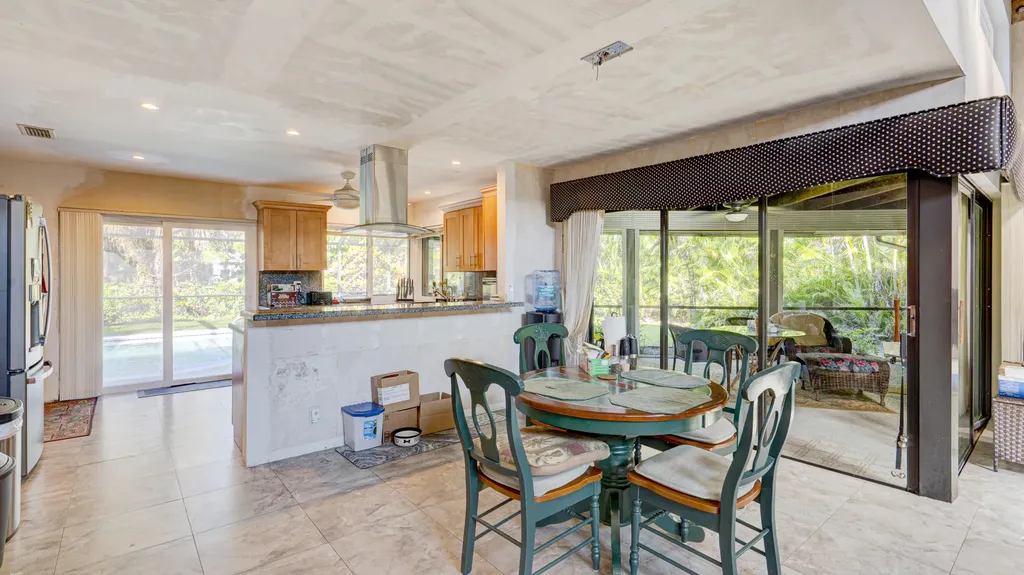 634 W Lakewoode Circle Delray Beach FL 33445