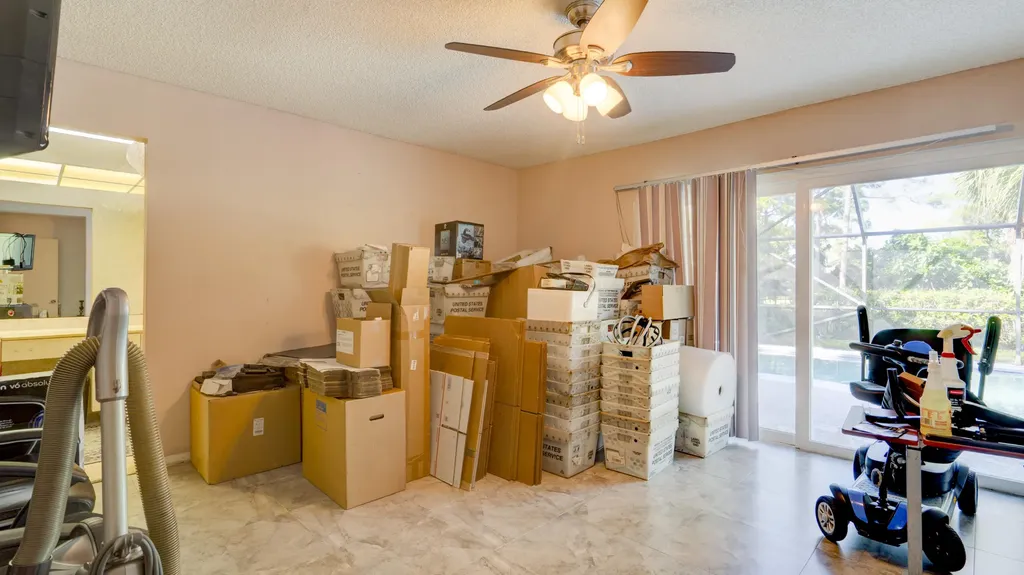 634 W Lakewoode Circle Delray Beach FL 33445