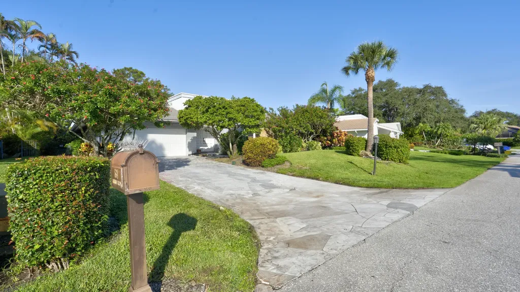 634 W Lakewoode Circle Delray Beach FL 33445
