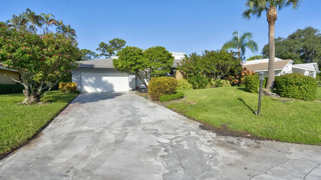 634 W Lakewoode Circle Delray Beach FL 33445
