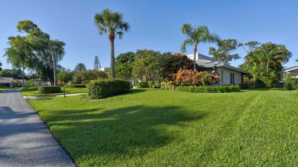 634 W Lakewoode Circle Delray Beach FL 33445
