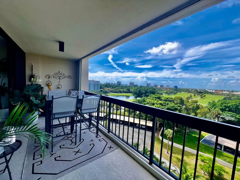 2425 Presidential Way West Palm Beach FL 33401