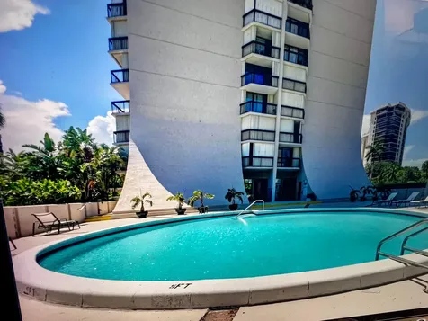 2425 Presidential Way West Palm Beach FL 33401