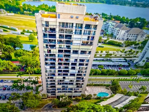 2425 Presidential Way West Palm Beach FL 33401