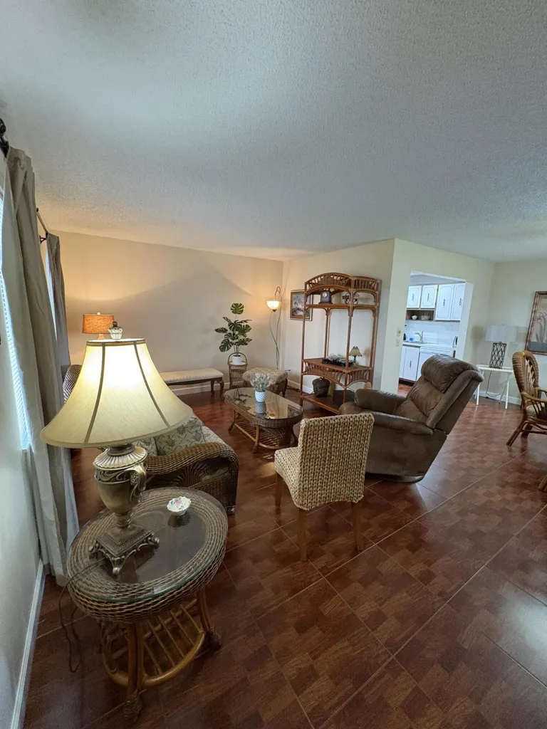 23 Flanders A Delray Beach FL 33484