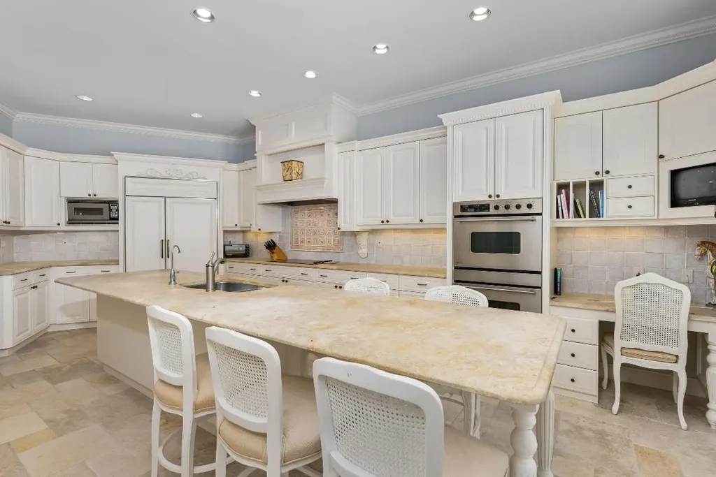 307 Everglade Avenue Palm Beach FL 33480