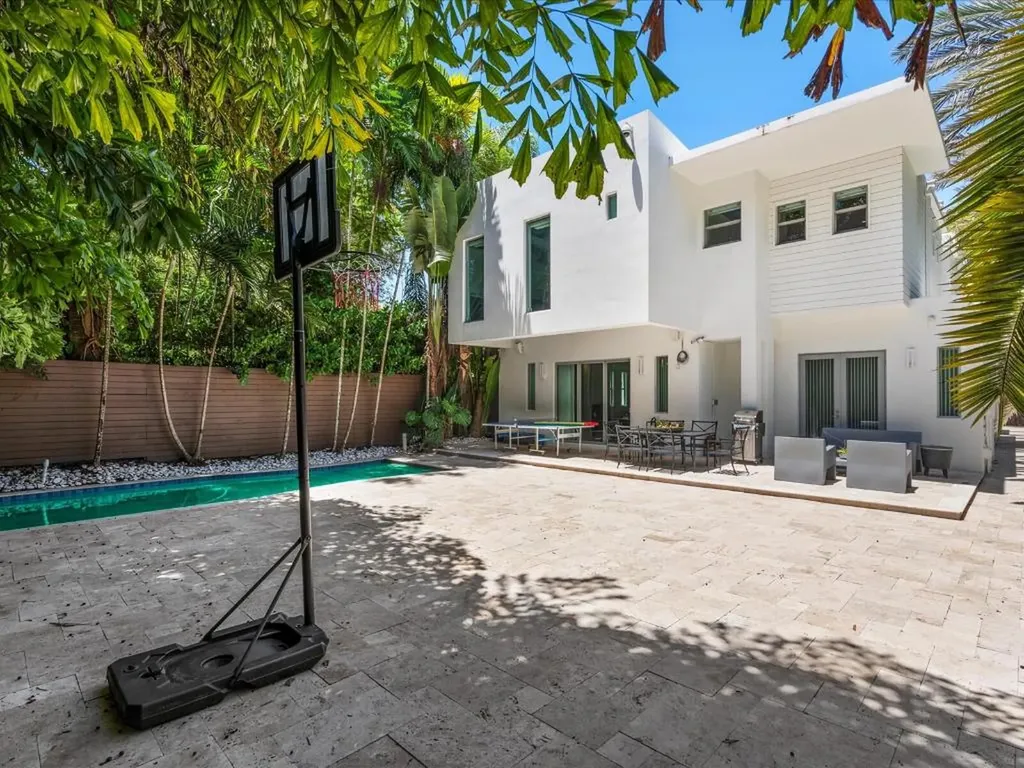 3917 SW 42nd Avenue Miami FL 33146