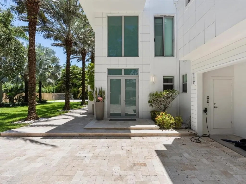 3917 SW 42nd Avenue Miami FL 33146