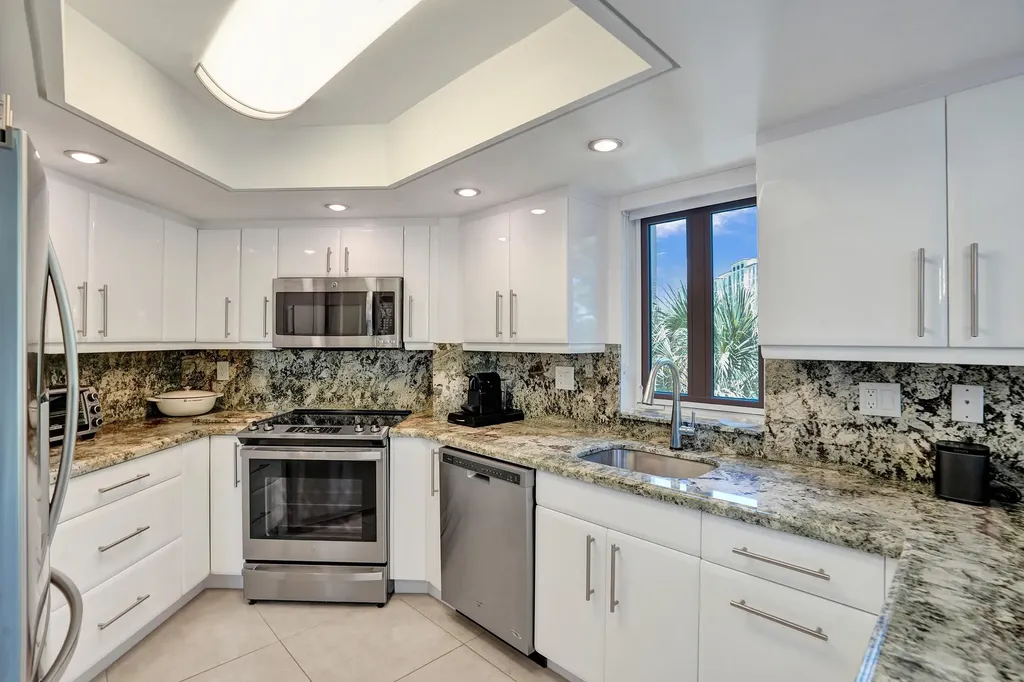 100 SE 5th Avenue Boca Raton FL 33432